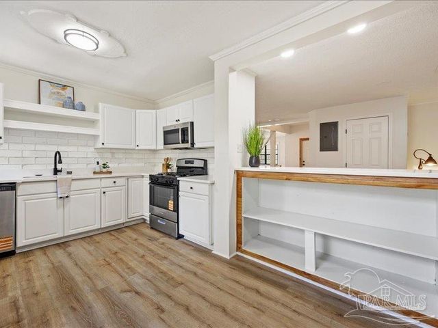 8447 Chisholm Rd, Pensacola, FL 32514