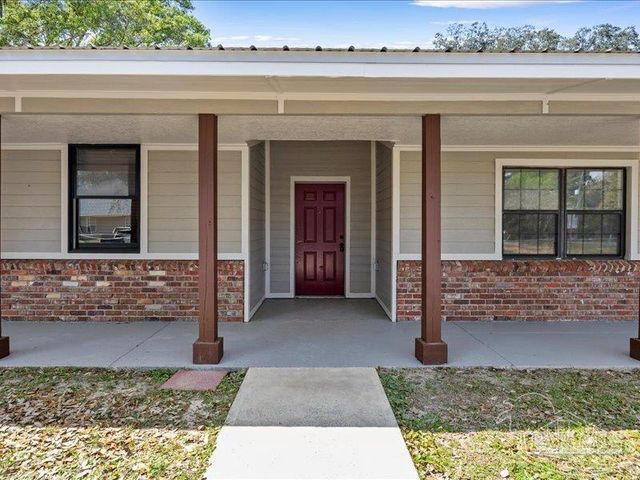 8447 Chisholm Rd, Pensacola, FL 32514