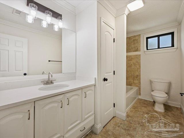 8447 Chisholm Rd, Pensacola, FL 32514