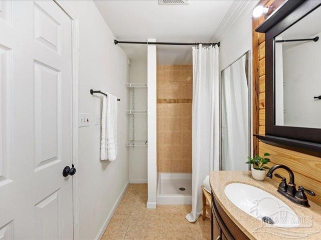 8447 Chisholm Rd, Pensacola, FL 32514