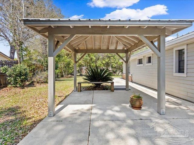 8447 Chisholm Rd, Pensacola, FL 32514