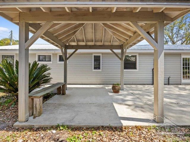 8447 Chisholm Rd, Pensacola, FL 32514
