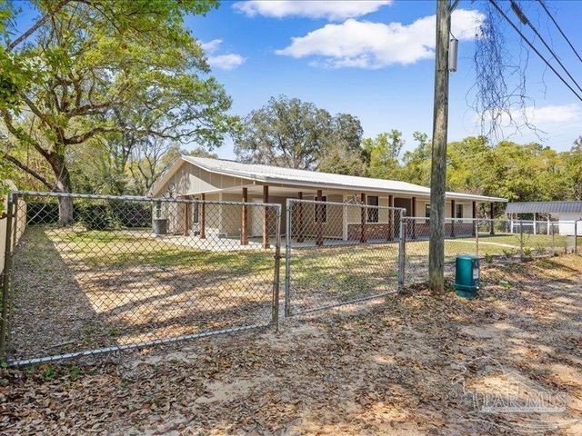 8447 Chisholm Rd, Pensacola, FL 32514