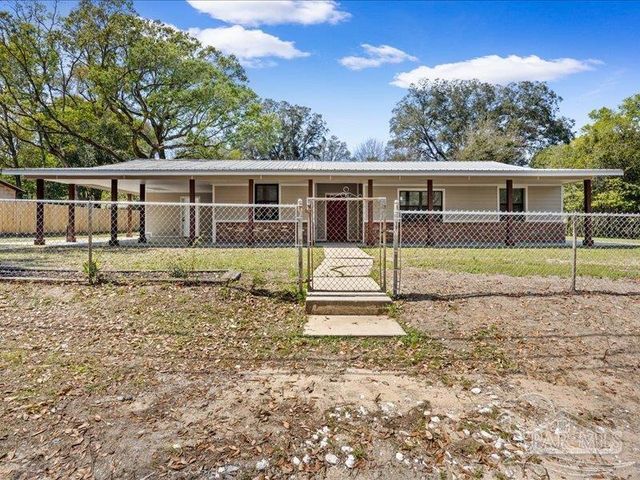 8447 Chisholm Rd, Pensacola, FL 32514