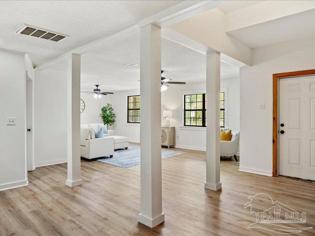 8447 Chisholm Rd, Pensacola, FL 32514