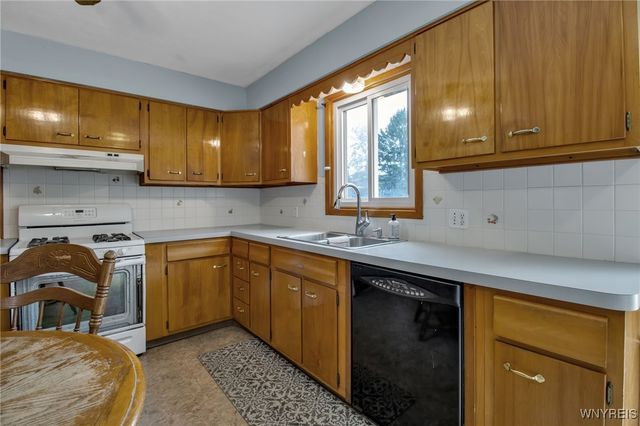 206 Lake Street, Evans, NY 14006