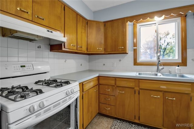 206 Lake Street, Evans, NY 14006