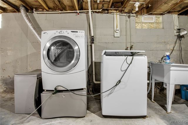 206 Lake Street, Evans, NY 14006