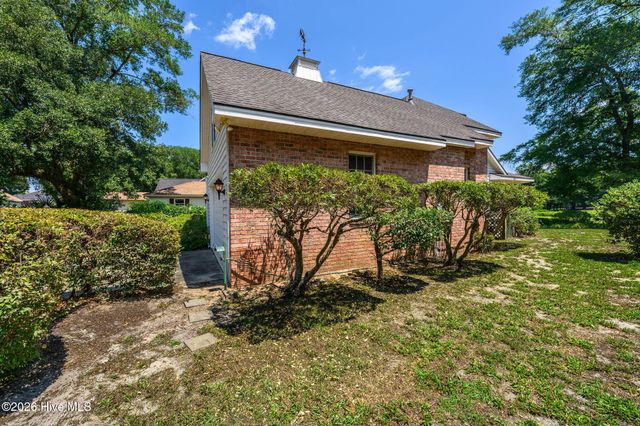 514 Woods Court SW, Sunset Beach, NC 28468