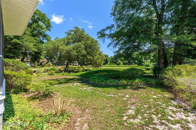 514 Woods Court SW, Sunset Beach, NC 28468
