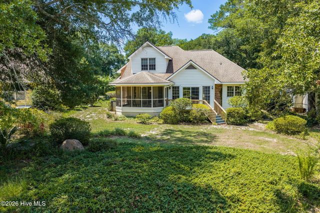 514 Woods Court SW, Sunset Beach, NC 28468