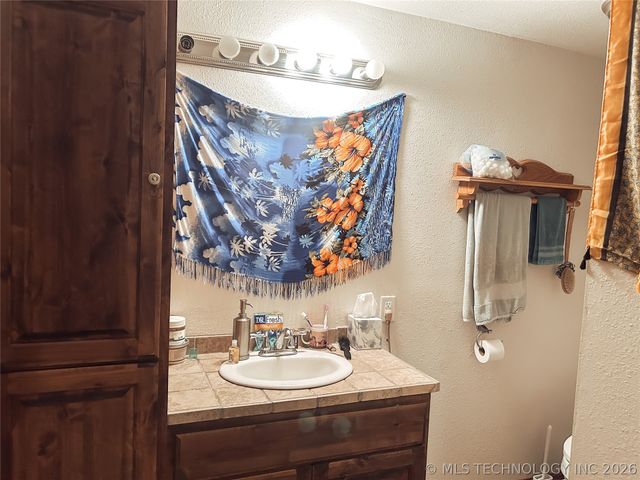 121 Gilbert Drive, Eufaula, OK 74432