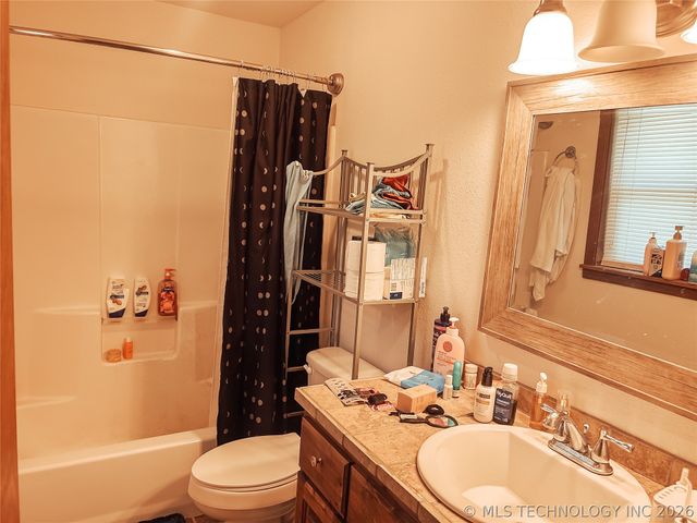 121 Gilbert Drive, Eufaula, OK 74432