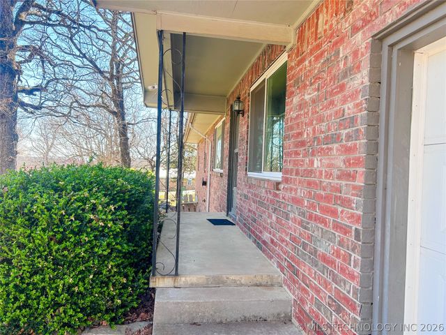 121 Gilbert Drive, Eufaula, OK 74432