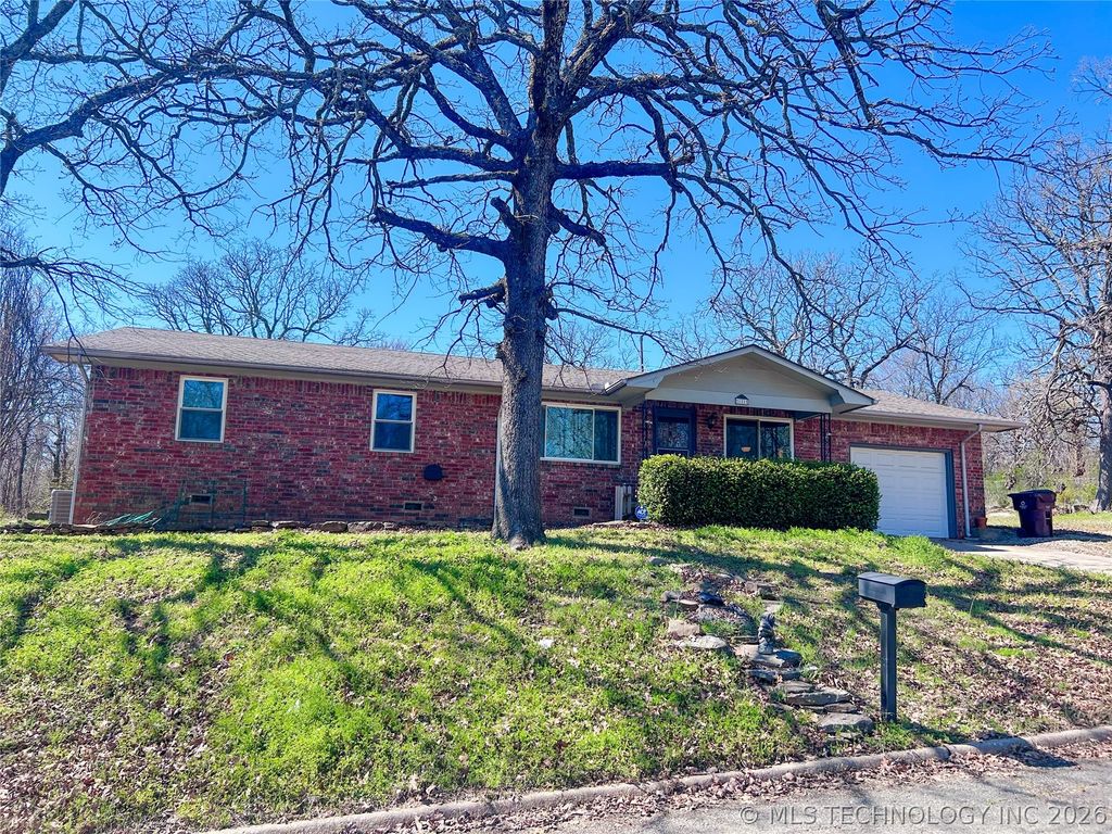 121 Gilbert Drive, Eufaula, OK 74432