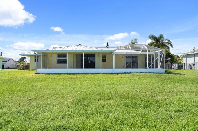 2167 SE Sunflower Street, Port St Lucie, FL 34952