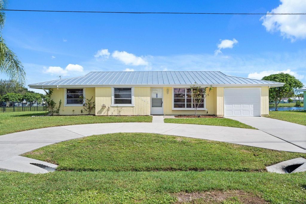 2167 SE Sunflower Street, Port St Lucie, FL 34952