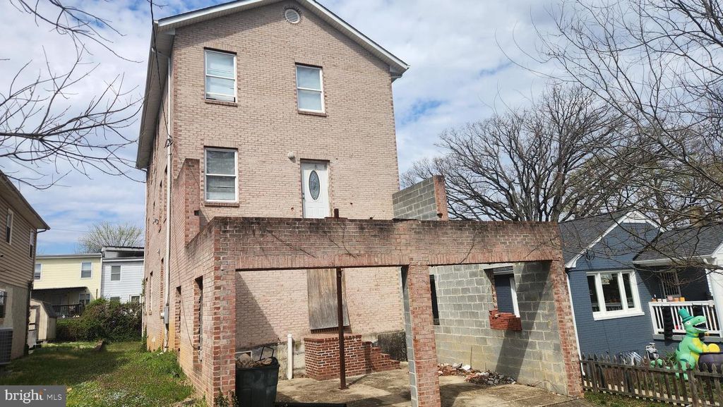 256 57TH ST NE, Washington, DC 20019