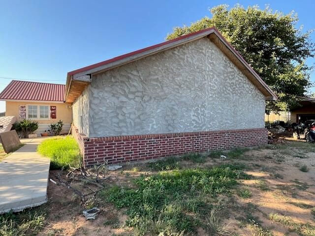 910 County Road A, Tahoka, TX 79373