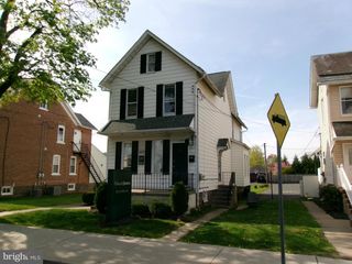 520 W BROAD STREET, Quakertown, PA 18951