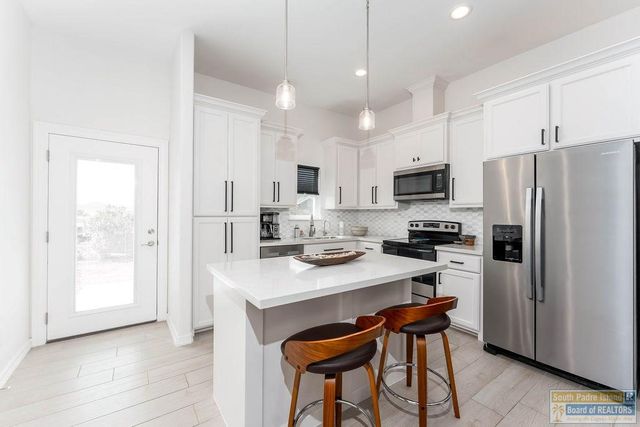 11 North Bay Hill Dr., Laguna Vista, TX 78578