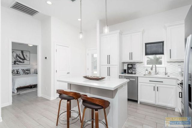 11 North Bay Hill Dr., Laguna Vista, TX 78578