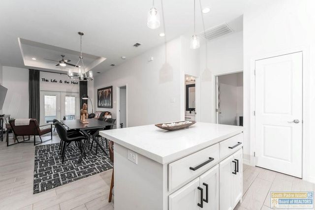 11 North Bay Hill Dr., Laguna Vista, TX 78578