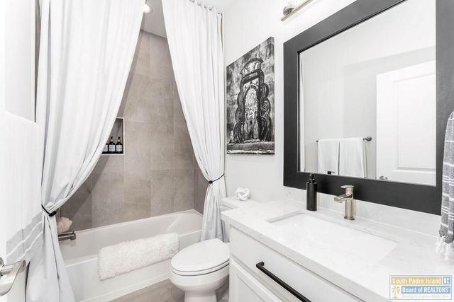 11 North Bay Hill Dr., Laguna Vista, TX 78578