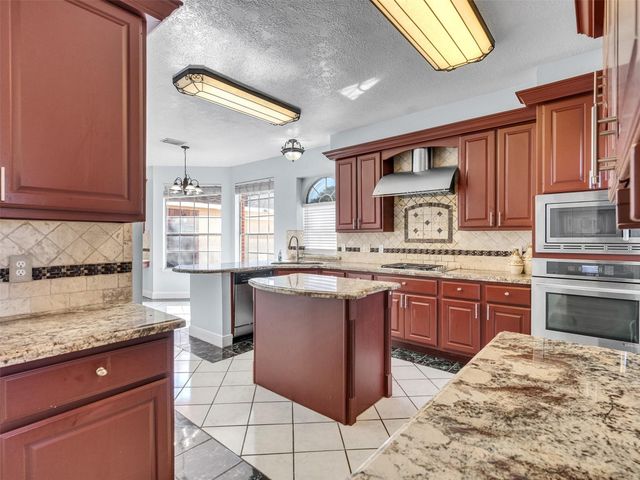 2739 Lakeside Village Drive, Missouri City, TX 77459