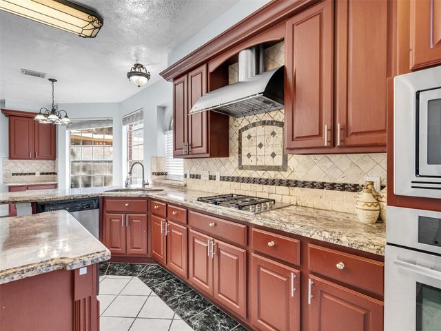 2739 Lakeside Village Drive, Missouri City, TX 77459