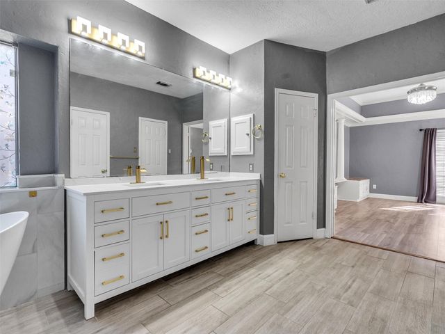 2739 Lakeside Village Drive, Missouri City, TX 77459