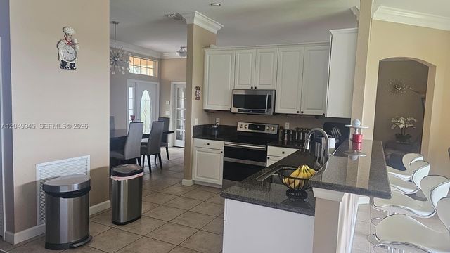 415 NW Dover Ct, Port St. Lucie, FL 34983