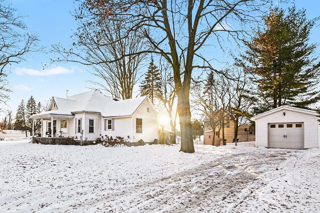 612 W Grand River Avenue, Portland, MI 48875