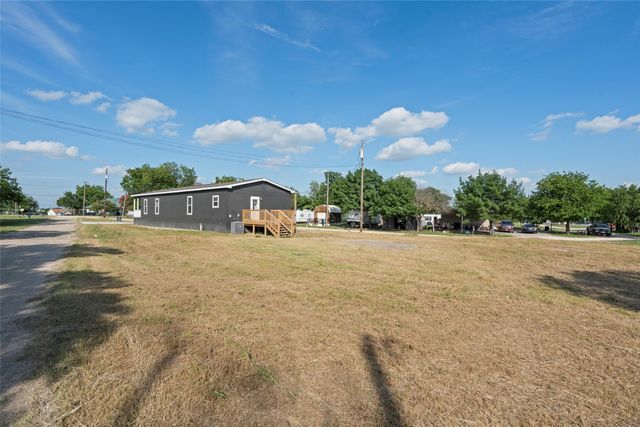 202 N 6th Street, Mount Calm, TX 76673