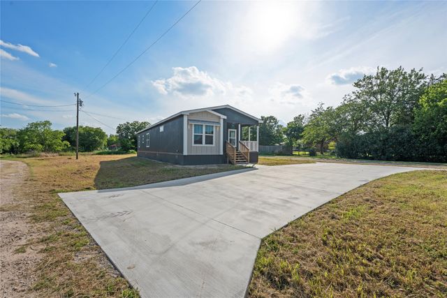 202 N 6th Street, Mount Calm, TX 76673
