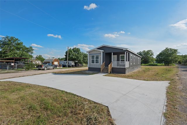 202 N 6th Street, Mount Calm, TX 76673