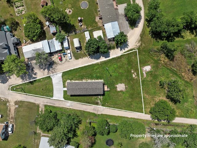 202 N 6th Street, Mount Calm, TX 76673