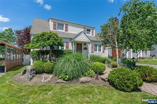 9 Knollwood Road, Totowa, NJ 07512