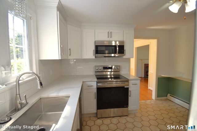 18 Overbrook Road, West Hartford, CT 06107