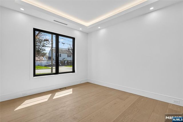 395 Hickory Avenue, Paramus, NJ 07652