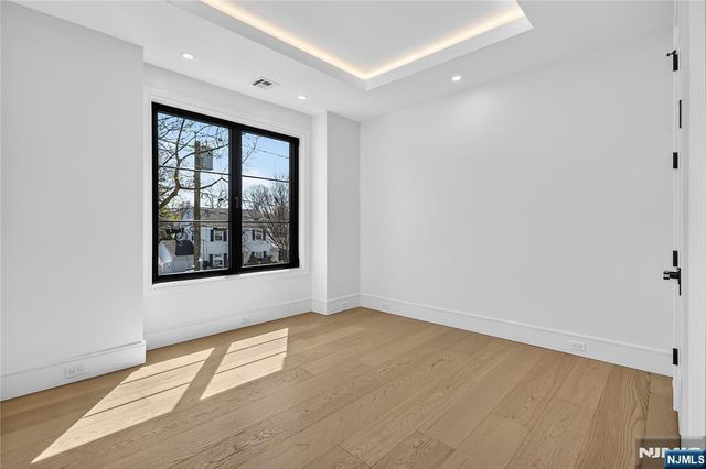 395 Hickory Avenue, Paramus, NJ 07652