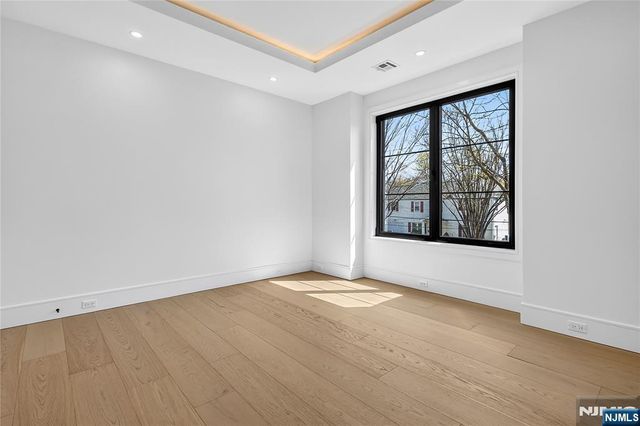 395 Hickory Avenue, Paramus, NJ 07652