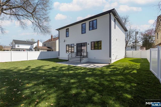 395 Hickory Avenue, Paramus, NJ 07652