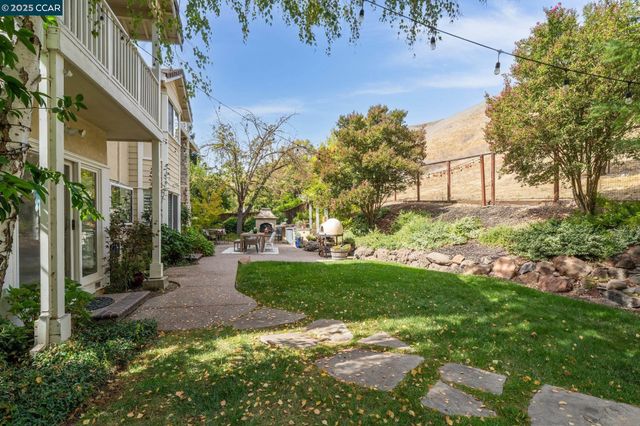 40 Edinburgh Pl, Danville, CA 94526