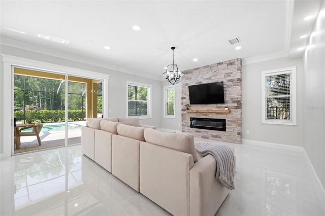 8005 CYPRESS CROSSING COURT, Tampa, FL 33647