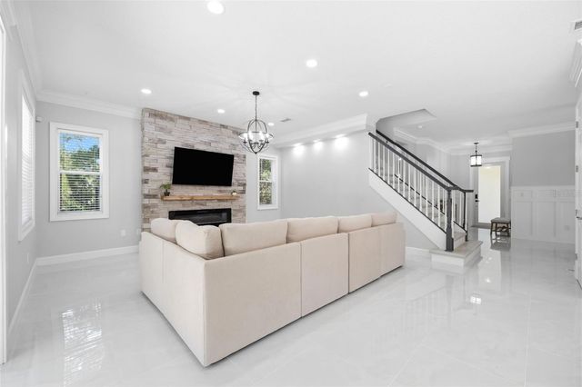 8005 CYPRESS CROSSING COURT, Tampa, FL 33647