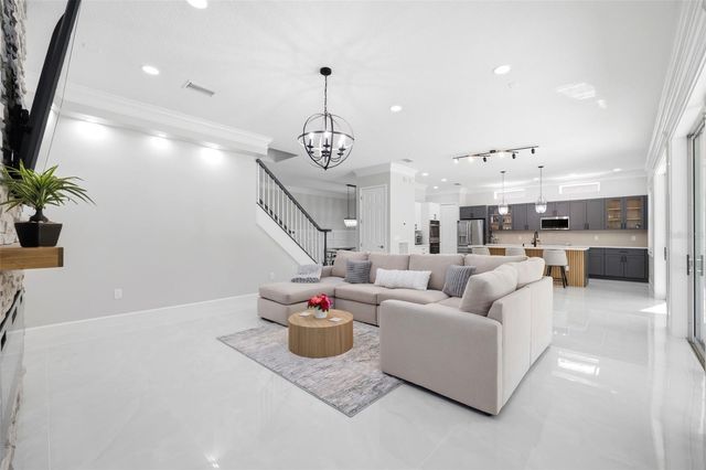 8005 CYPRESS CROSSING COURT, Tampa, FL 33647