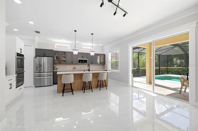 8005 CYPRESS CROSSING COURT, Tampa, FL 33647