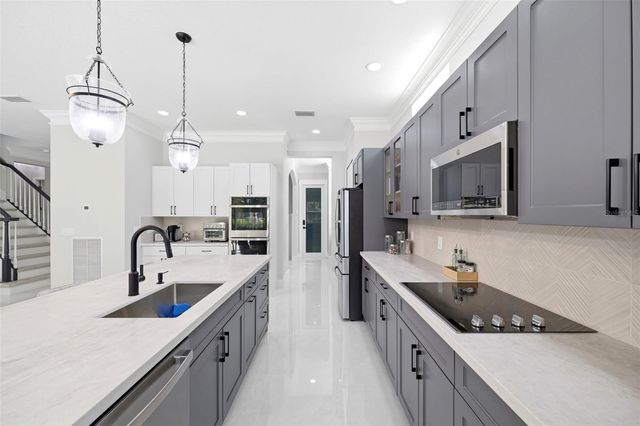 8005 CYPRESS CROSSING COURT, Tampa, FL 33647