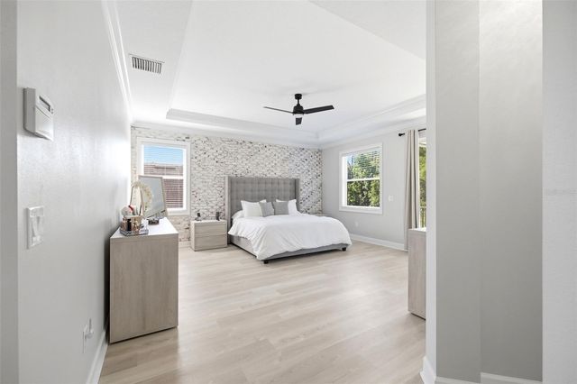 8005 CYPRESS CROSSING COURT, Tampa, FL 33647